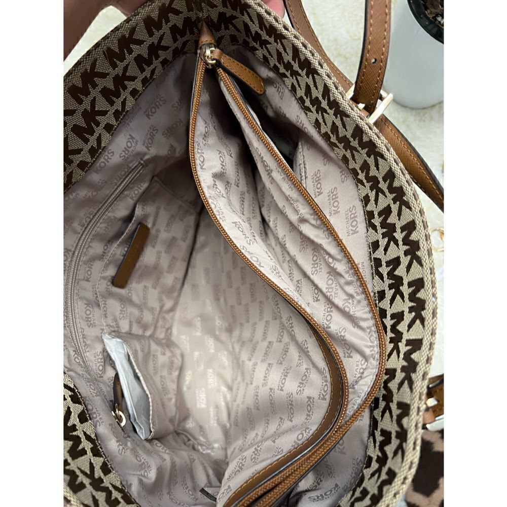 🔥NWT! Michael Kors Jet Set Tote Pocket Handbag Msrp:$198.00 - Picture 5 of 6
